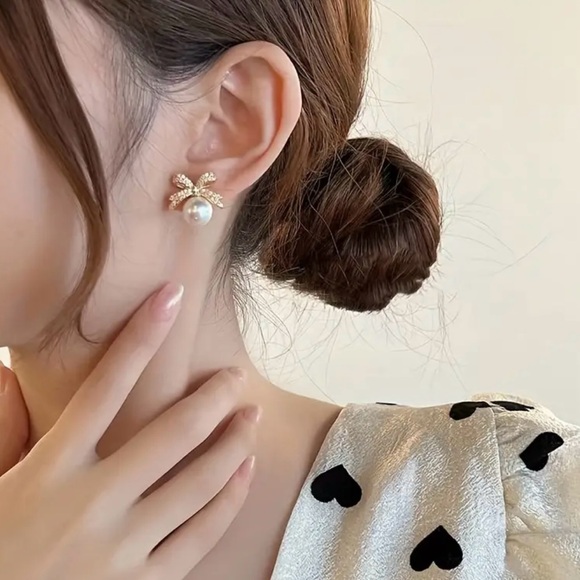 Bohemian Crystal Pearl Earrings - Picture 3 of 5